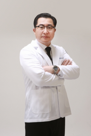 [크기변환]김수원 병원장(의학박사,정형외과).jpg