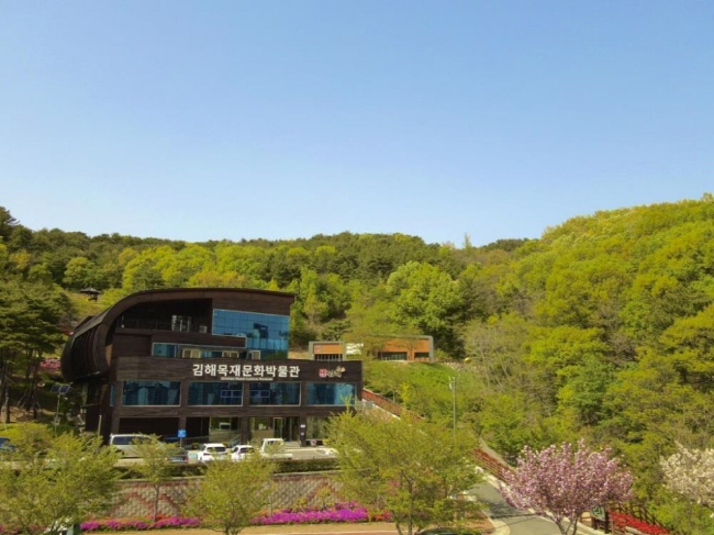 [크기변환]9.25(김해목재문화박물관 산책하는 의자 참가자 모집)김해목재문화박물관 전경.jpg